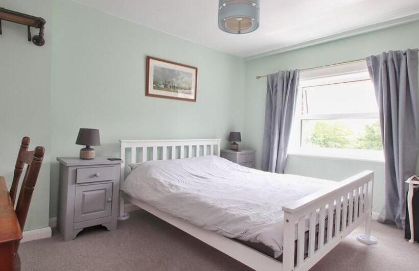 פנסיון Ash Rooms