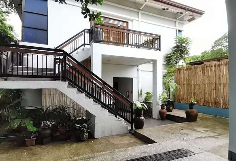 Bed and Breakfast Coron Town Traveller S Dormitory