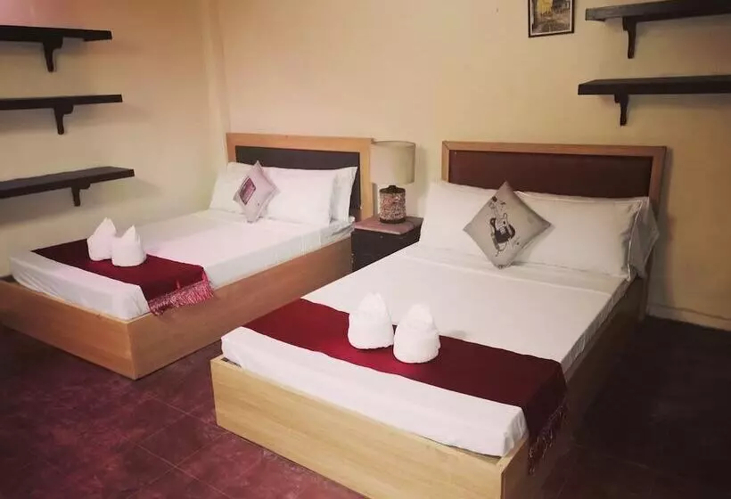 تختخواب و صبحانه Coron Town Traveller S Dormitory