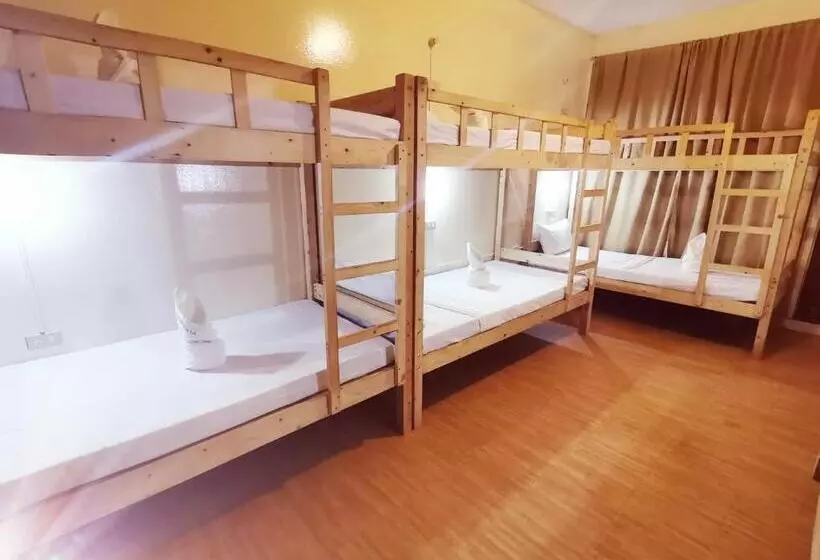 تختخواب و صبحانه Coron Town Traveller S Dormitory
