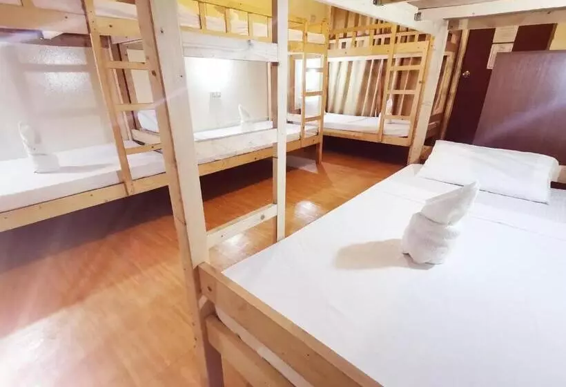 تختخواب و صبحانه Coron Town Traveller S Dormitory