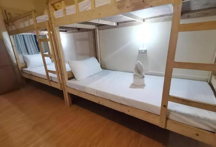 تختخواب و صبحانه Coron Town Traveller S Dormitory