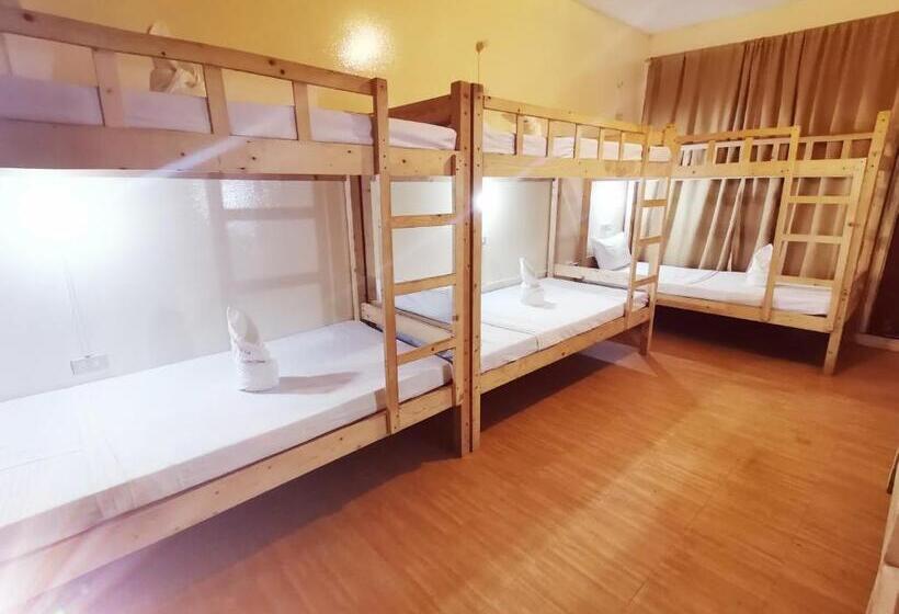 Bed and Breakfast Coron Town Traveller S Dormitory