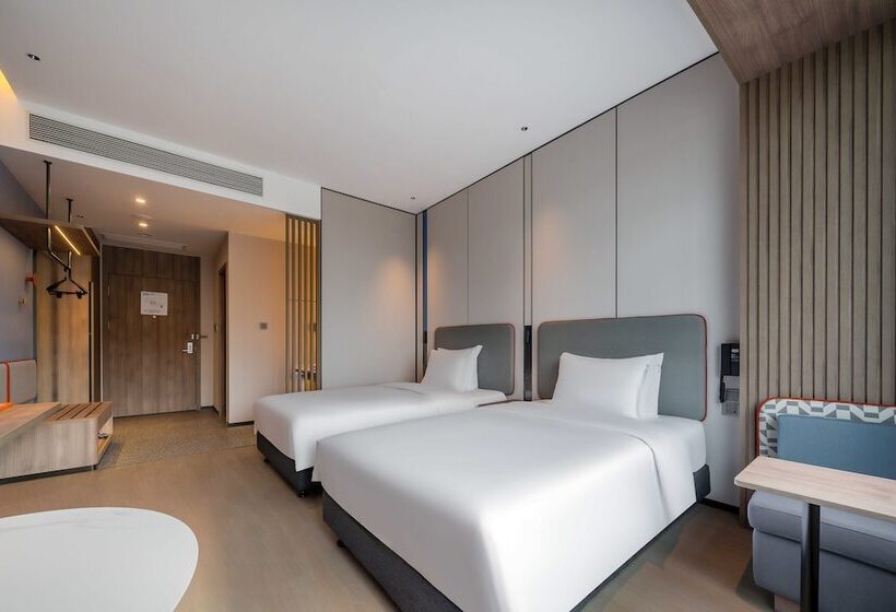 Отель Holiday Inn Express Jiangmen East Station, An Ihg