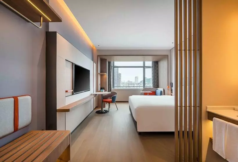 Hotelli Holiday Inn Express Jiangmen East Station, An Ihg
