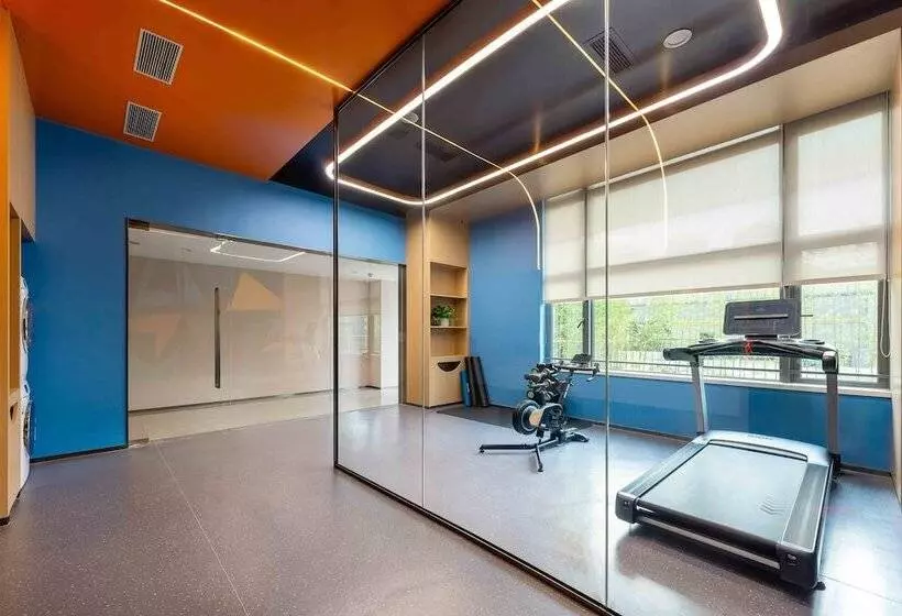 Hotelli Holiday Inn Express Jiangmen East Station, An Ihg