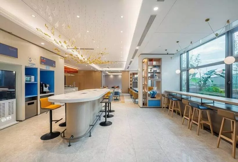 Hotelli Holiday Inn Express Jiangmen East Station, An Ihg