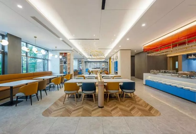 Hotelli Holiday Inn Express Jiangmen East Station, An Ihg