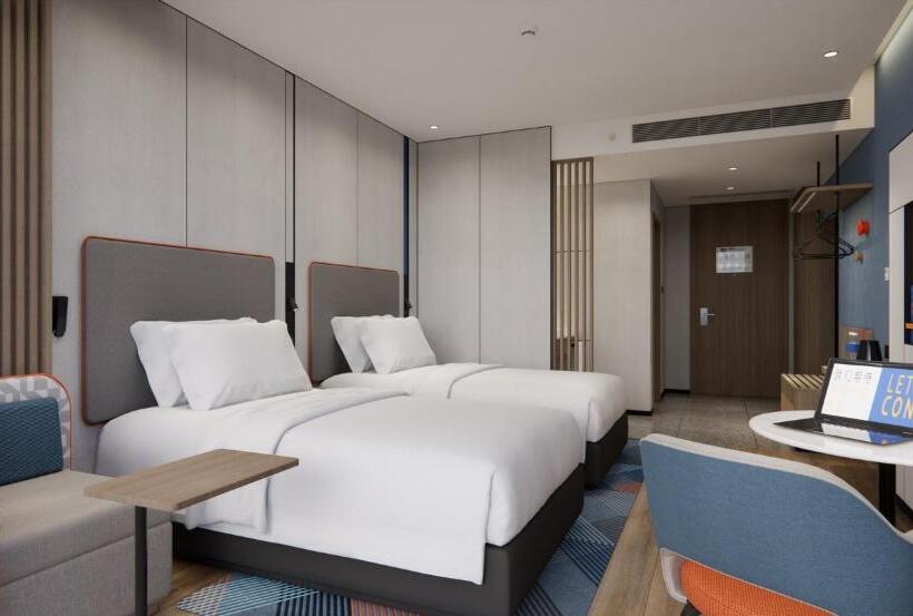 Отель Holiday Inn Express Jiangmen East Station, An Ihg