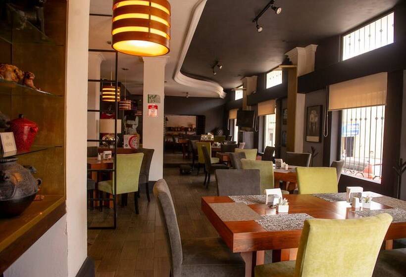 ホテル Internacional