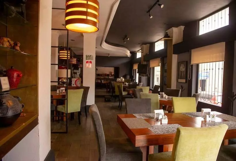 ホテル Internacional