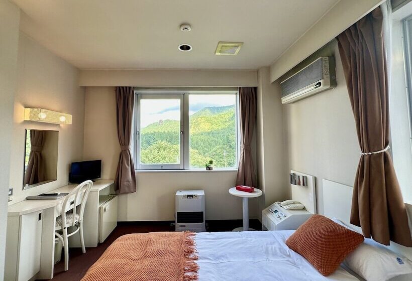 בית מלון כפרי Justice