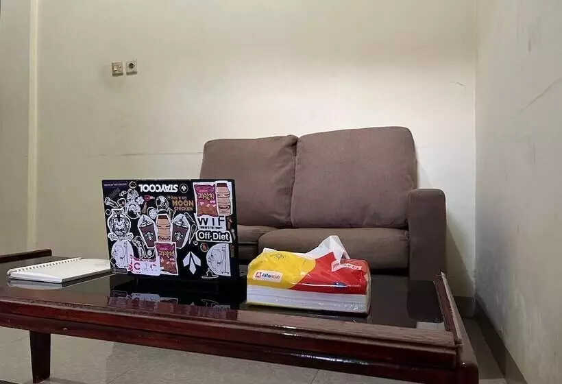 ホテル Spot On 92338 Karin Kost