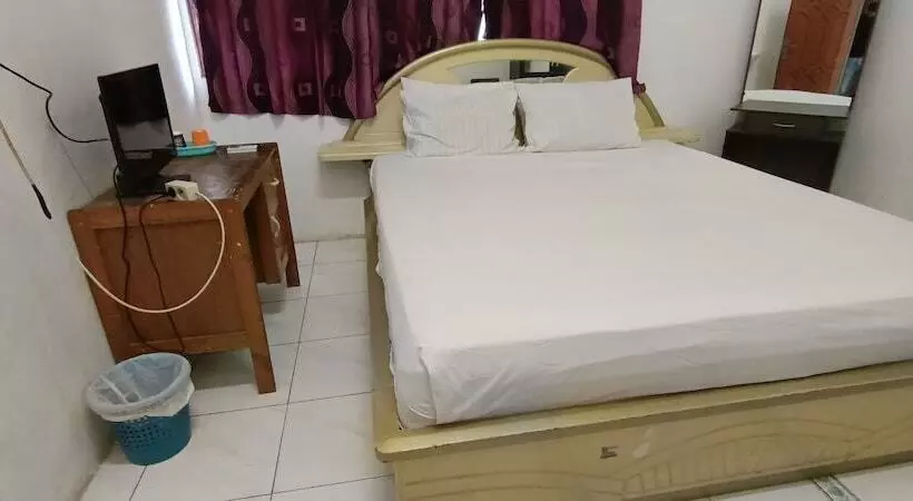 ホテル Spot On 92338 Karin Kost