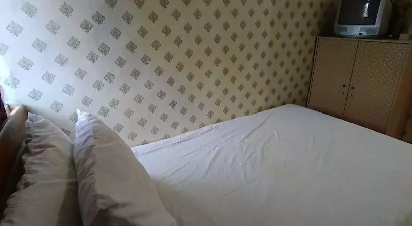 ホテル Spot On 92338 Karin Kost