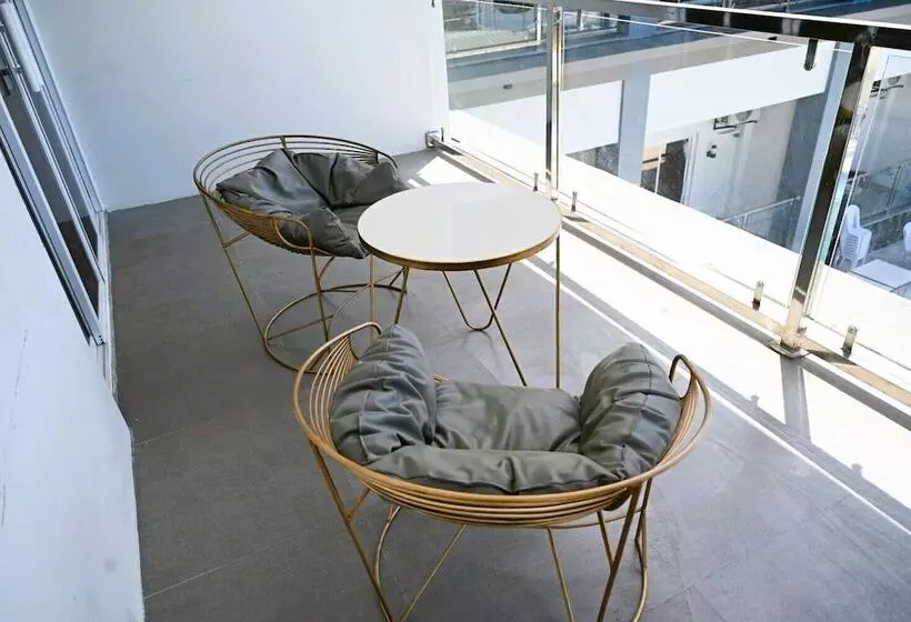 J&v Hotel And Resort