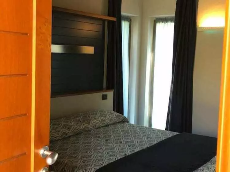 ペンション Room In Guest Room   Bright And Spacious Double Room