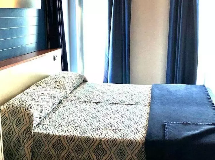 ペンション Room In Guest Room   Bright And Spacious Double Room