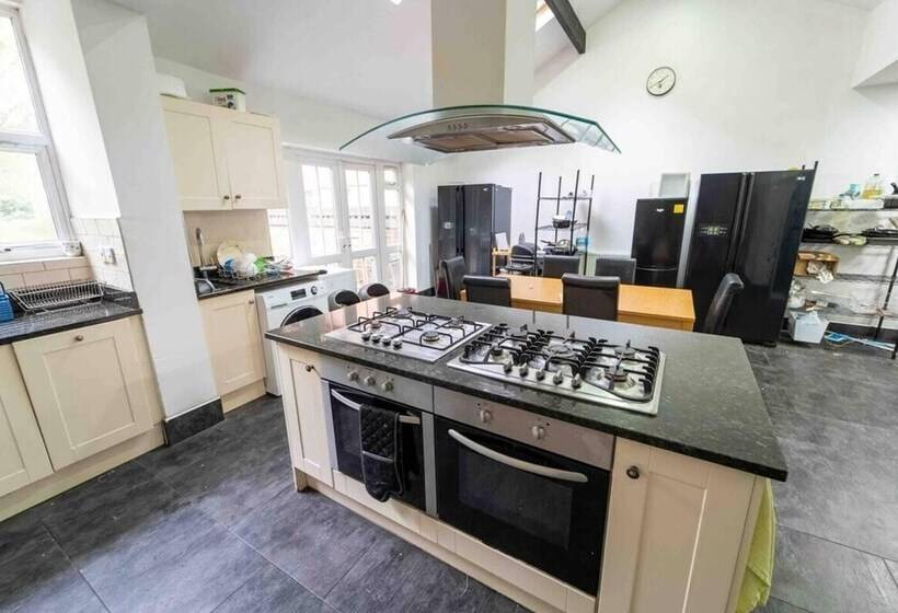 레지던스 Cosy Room Walking Distance To The City