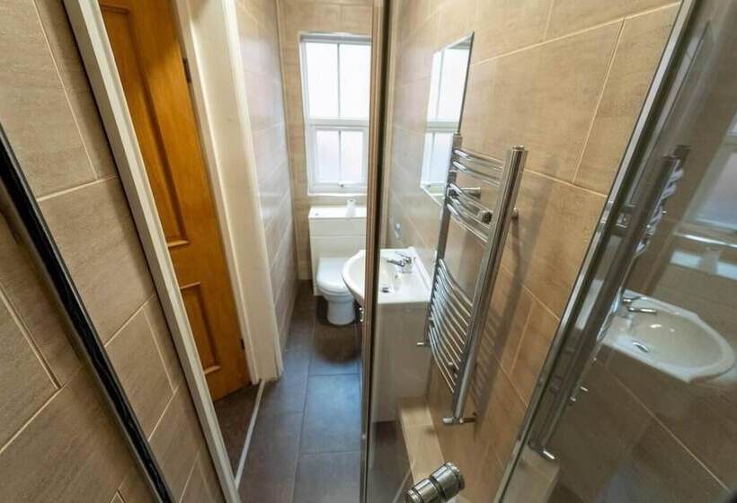 레지던스 Cosy Room Walking Distance To The City