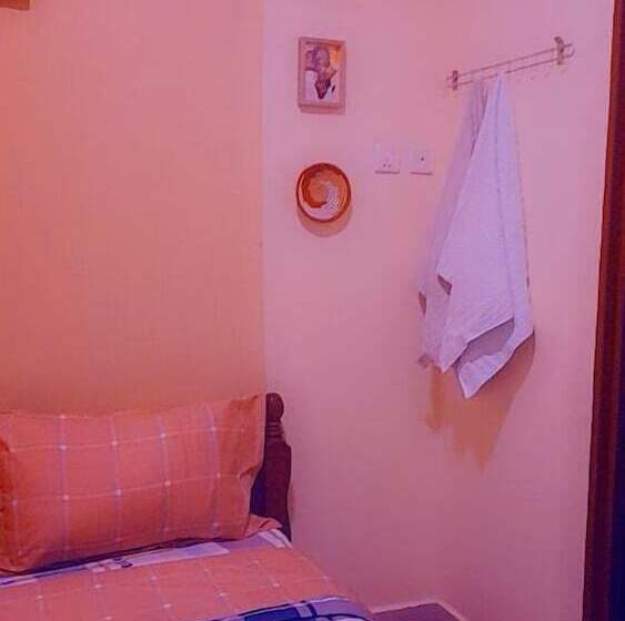 تختخواب و صبحانه All Star Bar Bed And Grill