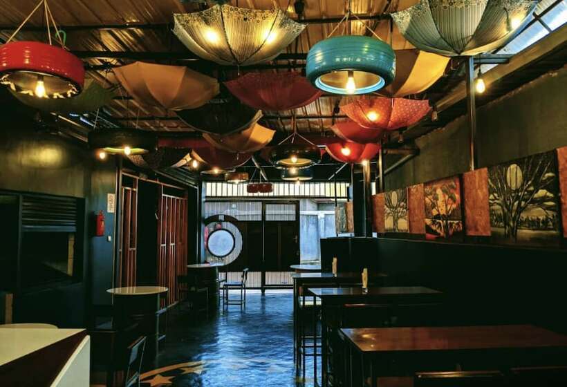 تختخواب و صبحانه All Star Bar Bed And Grill