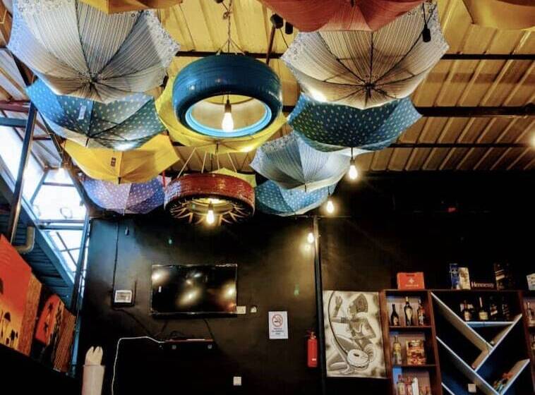 تختخواب و صبحانه All Star Bar Bed And Grill