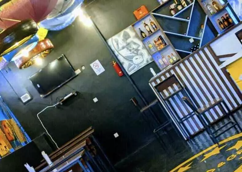 تختخواب و صبحانه All Star Bar Bed And Grill