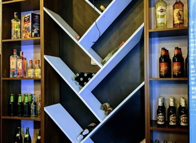 تختخواب و صبحانه All Star Bar Bed And Grill