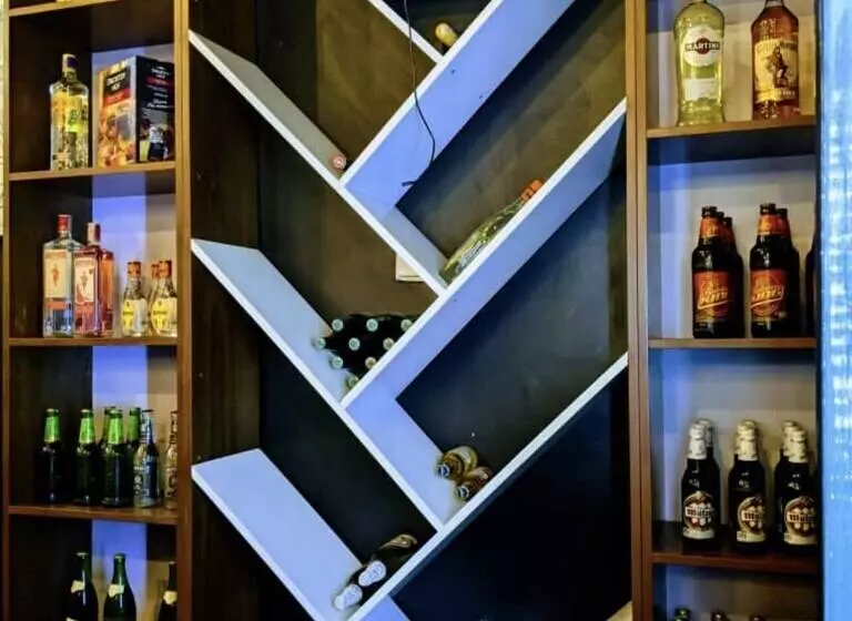 تختخواب و صبحانه All Star Bar Bed And Grill