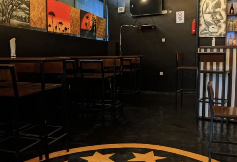 تختخواب و صبحانه All Star Bar Bed And Grill