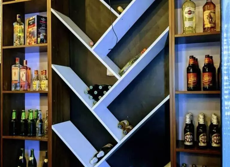 تختخواب و صبحانه All Star Bar Bed And Grill