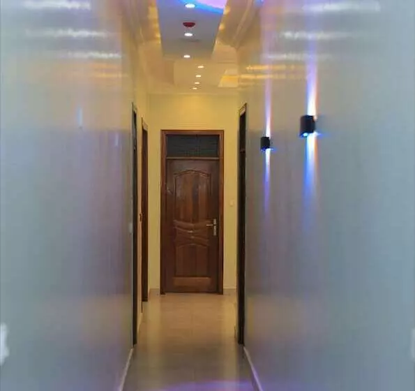 تختخواب و صبحانه Ally Ngali Motel