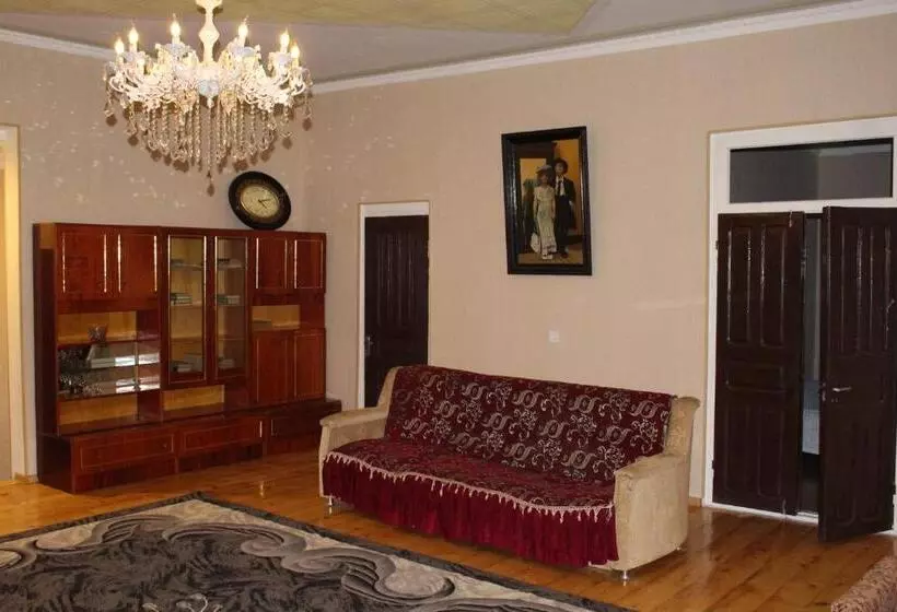 تختخواب و صبحانه Guest House Daviti