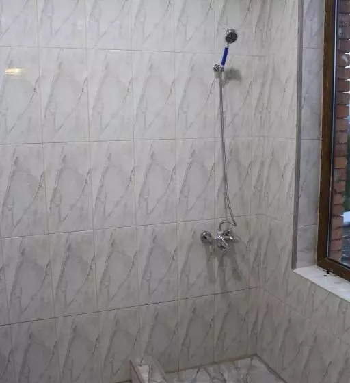 تختخواب و صبحانه Guest House Daviti