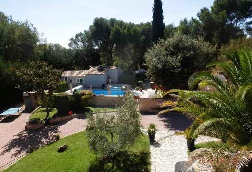 Aamiaismajoitus (B&B) Suite Luxe Avec Sauna Et Jacuzzi Privée