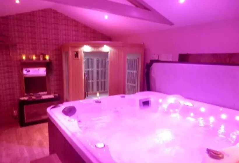Aamiaismajoitus (B&B) Suite Luxe Avec Sauna Et Jacuzzi Privée