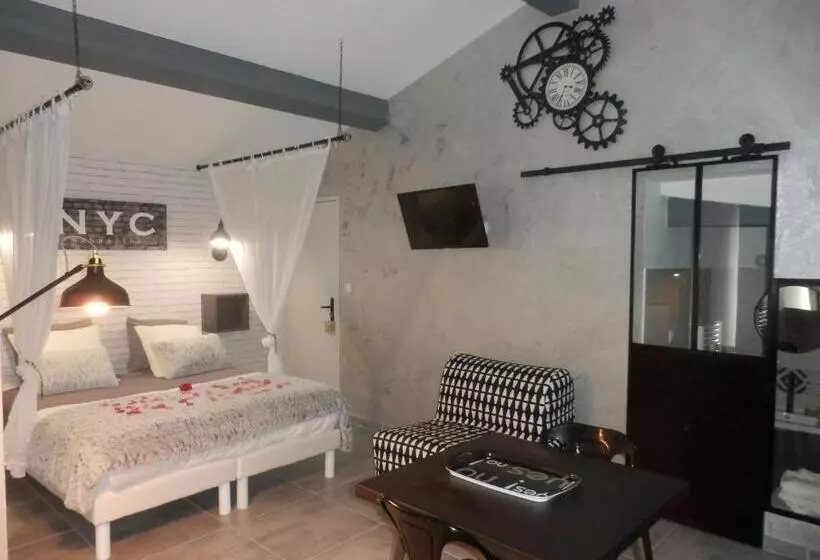 Aamiaismajoitus (B&B) Suite Luxe Avec Sauna Et Jacuzzi Privée