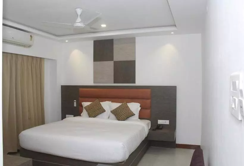 Hotelli Gk Palace Pure Veg