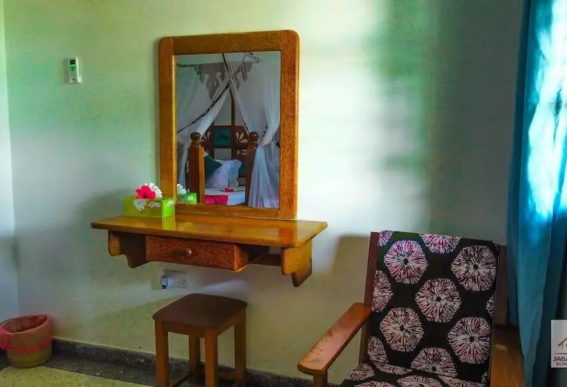 Hotelli Jabali Bungalows Lodge