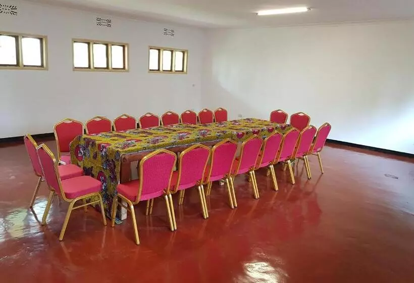 هتل Maktau Mountain Lodge