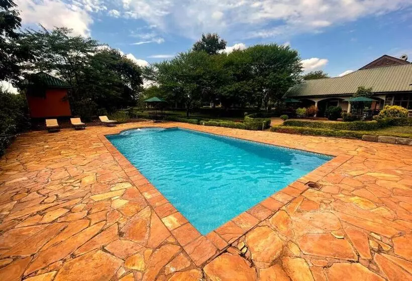 هتل Maktau Mountain Lodge