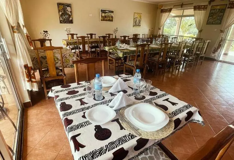 هتل Maktau Mountain Lodge