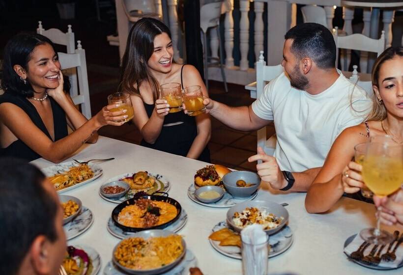 فندق San Felicin Hostel