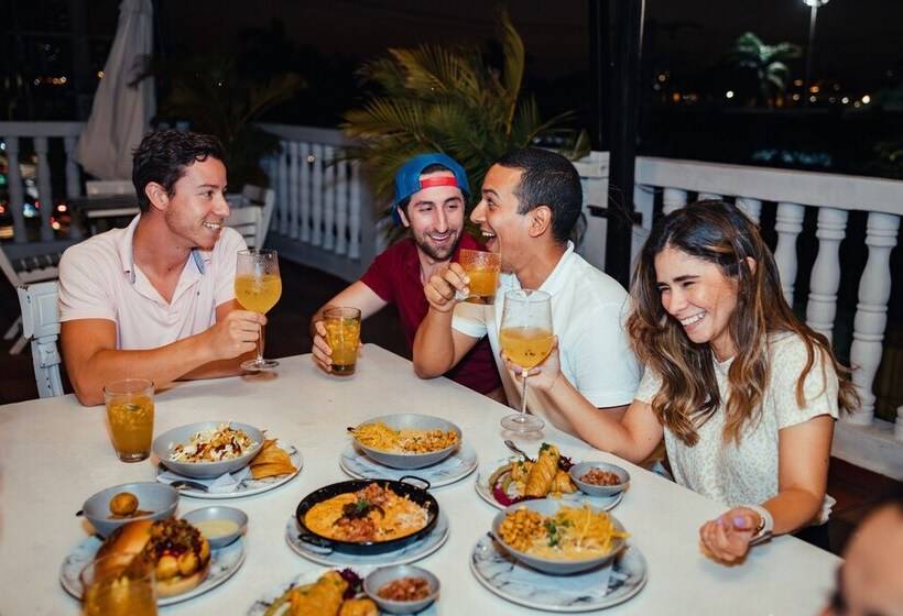 فندق San Felicin Hostel