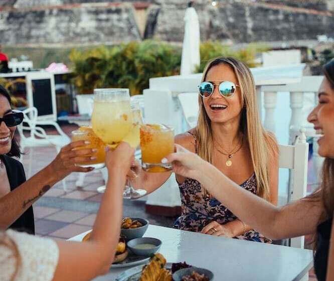 فندق San Felicin Hostel