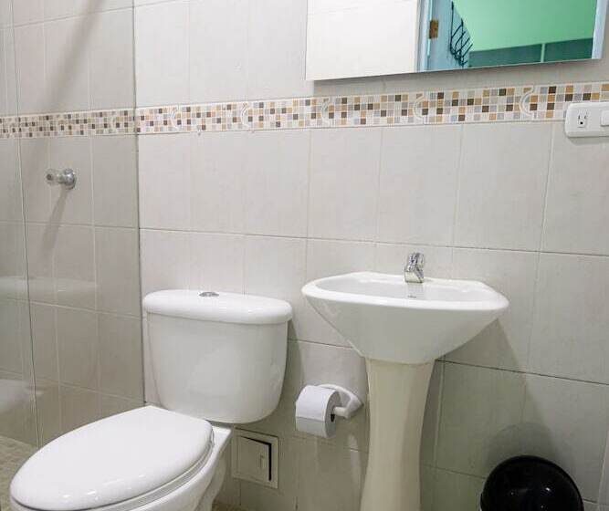 فندق San Felicin Hostel