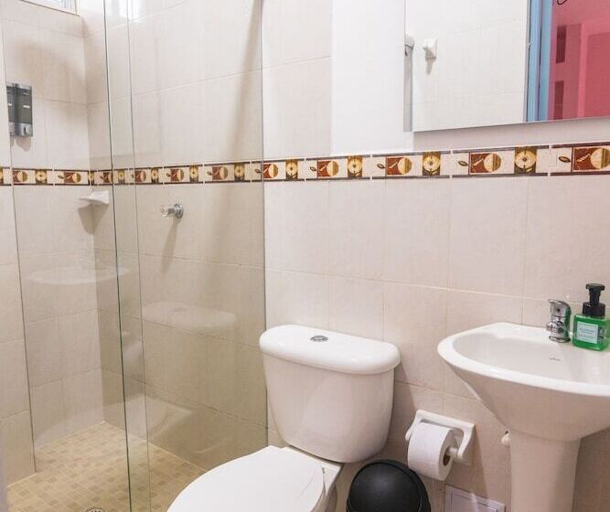 فندق San Felicin Hostel