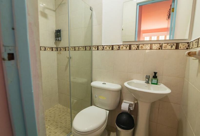 فندق San Felicin Hostel