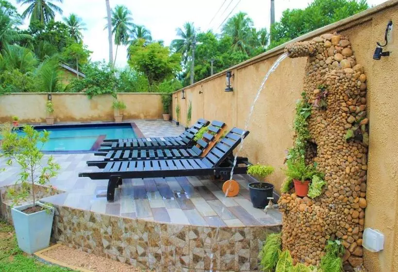 Hotelli The Kabok Villa By Vivanya